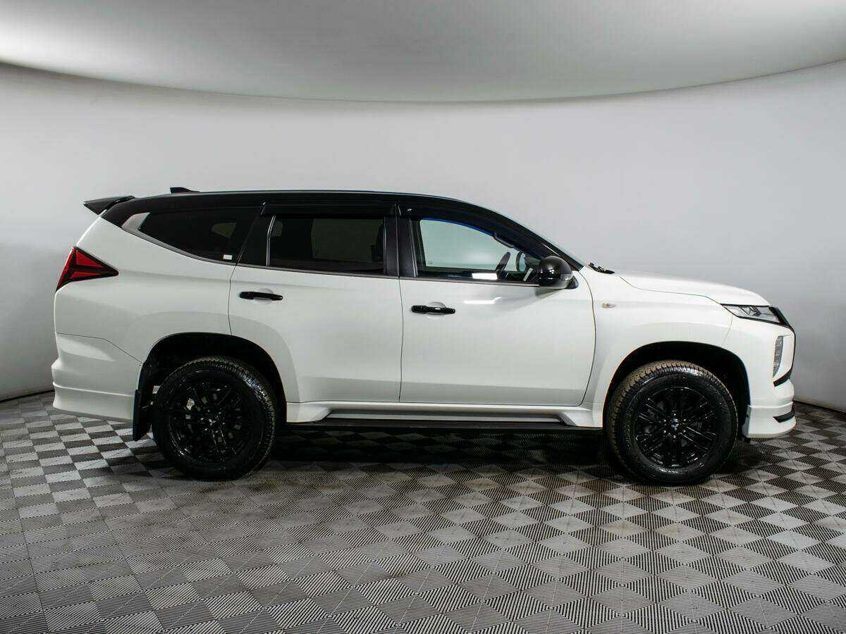 Mitsubishi Montero Sport 2022 года с пробегом. Фото: #3