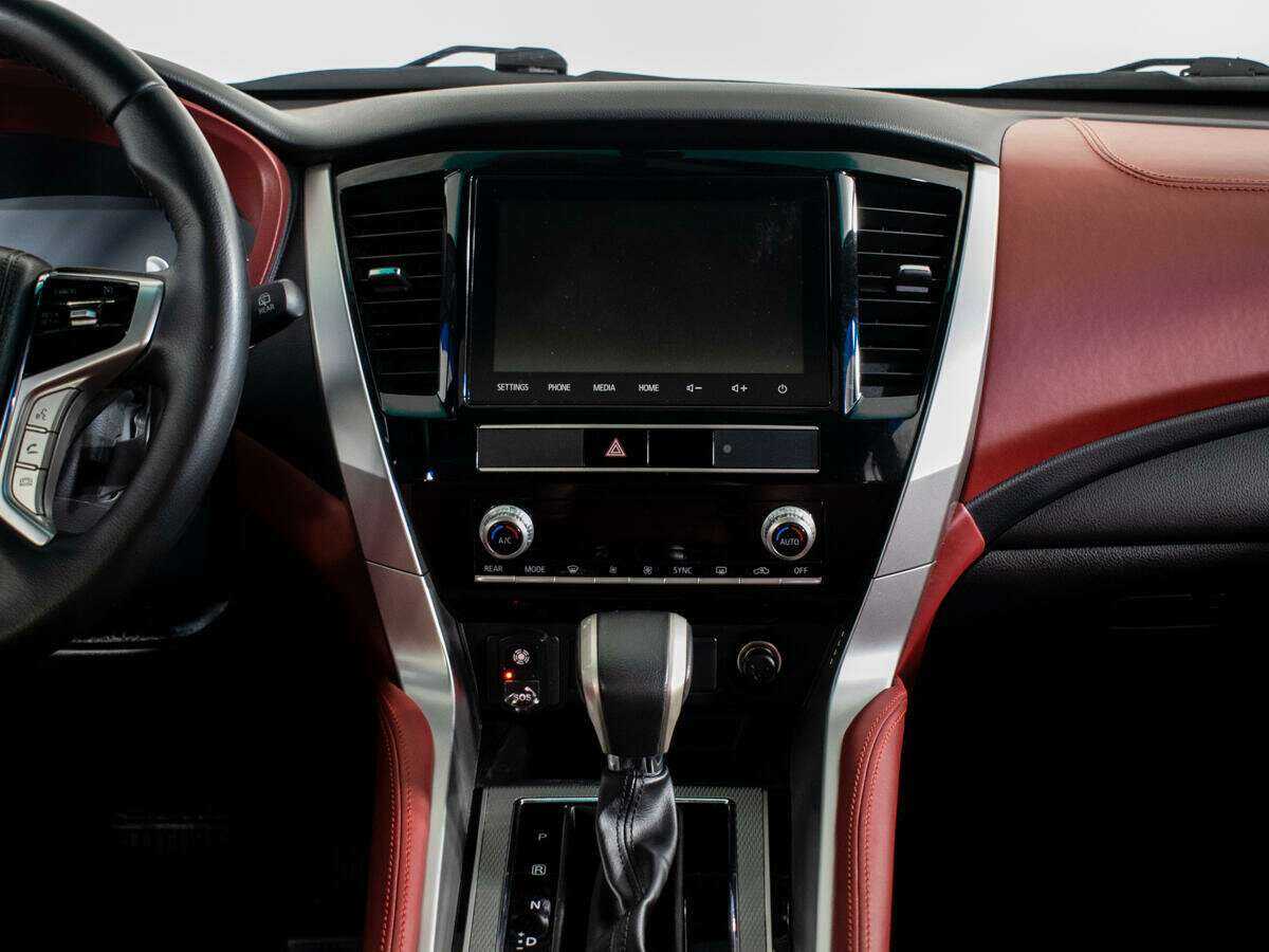 Mitsubishi Montero Sport 2022 года с пробегом. Фото: #10