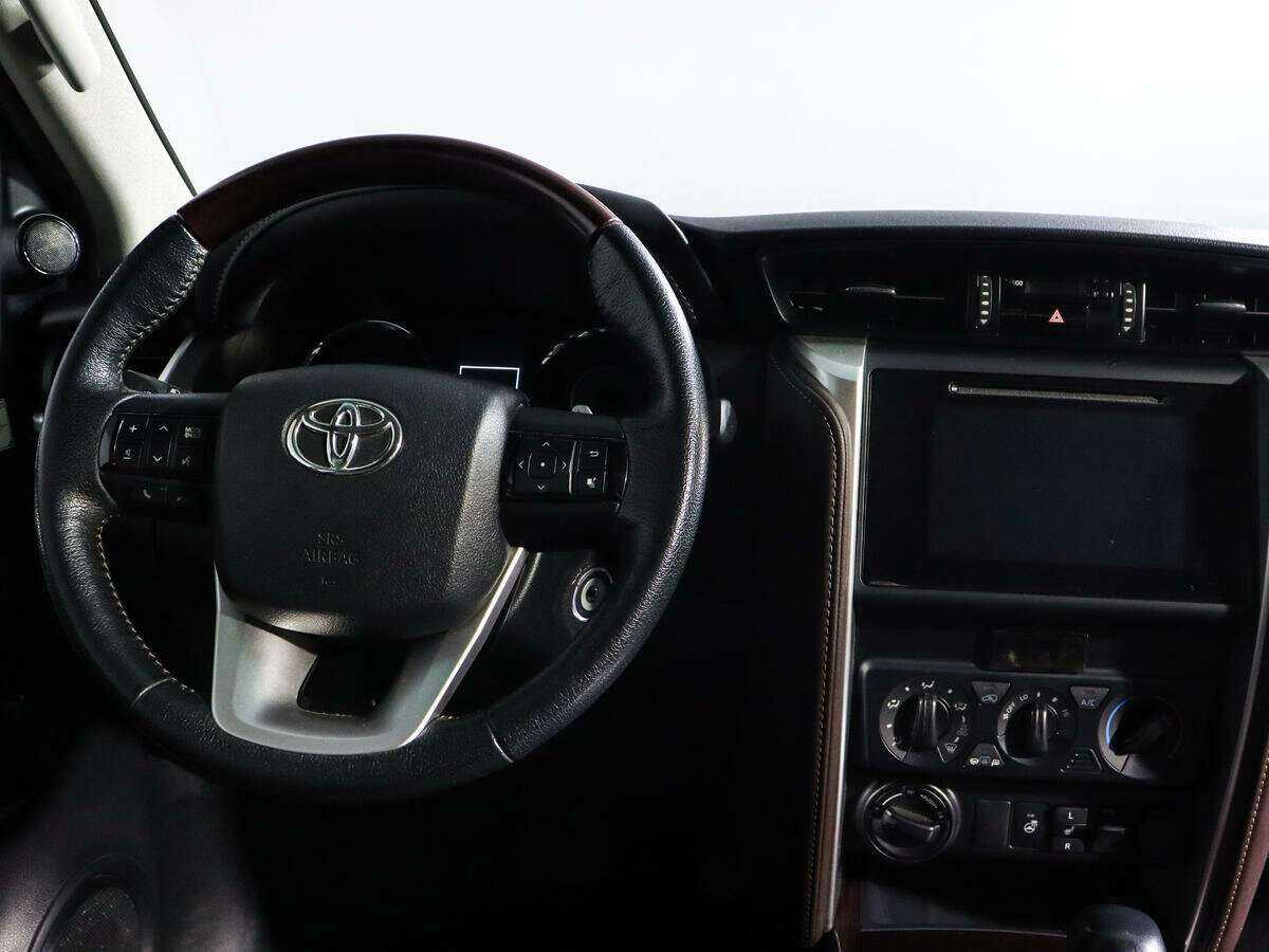 Toyota Fortuner 2018 года с пробегом. Фото: #9