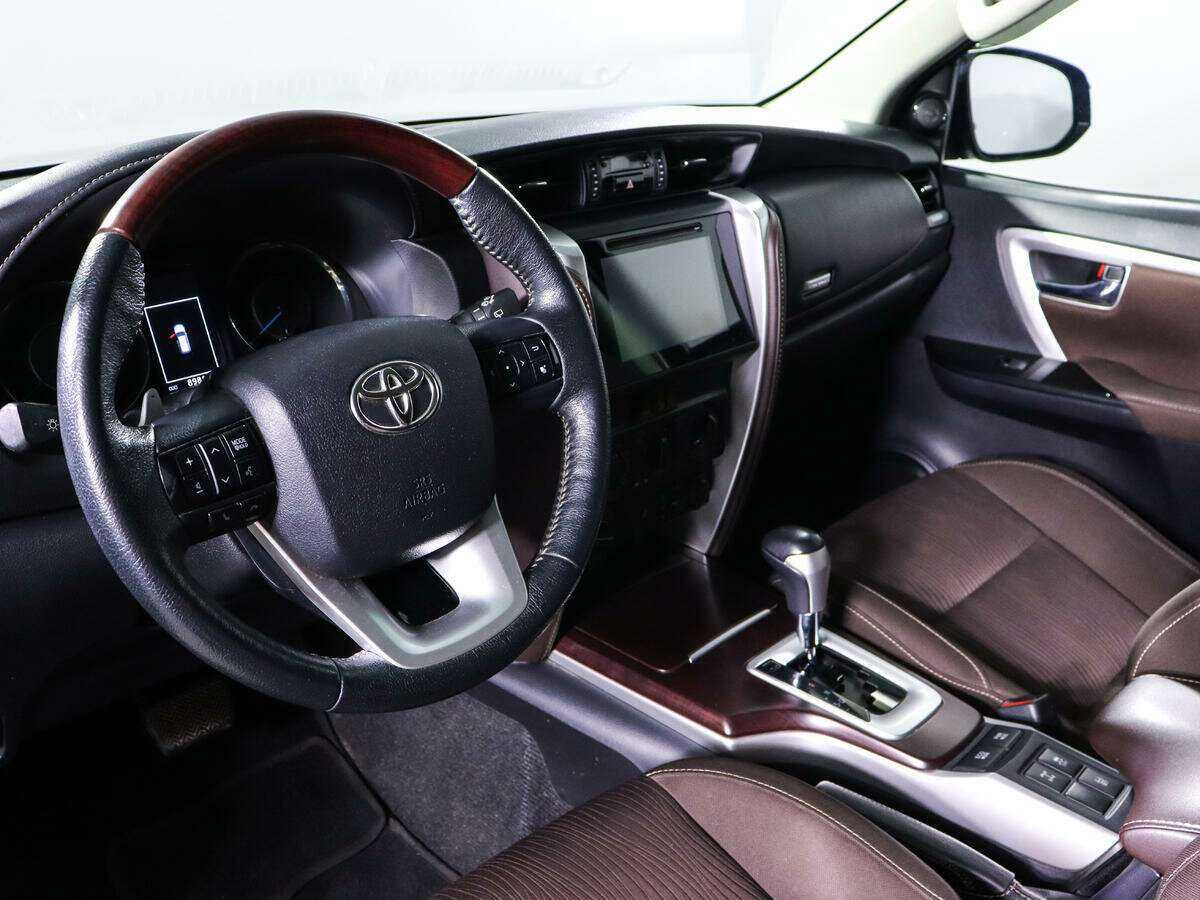 Toyota Fortuner 2018 года с пробегом. Фото: #11