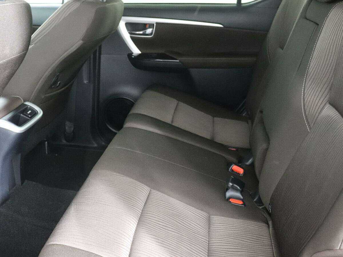 Toyota Fortuner 2017 года с пробегом. Фото: #8