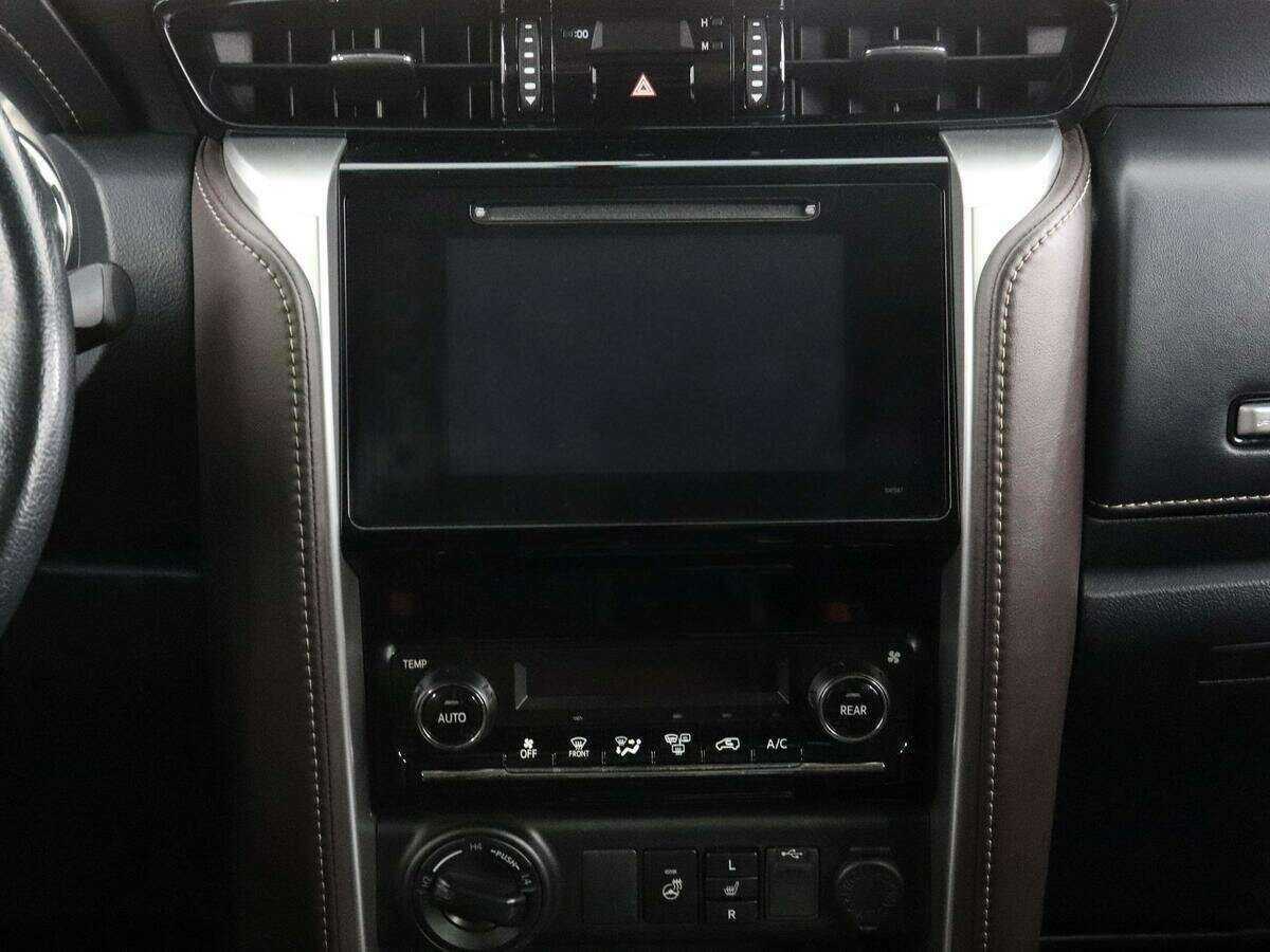Toyota Fortuner 2017 года с пробегом. Фото: #12
