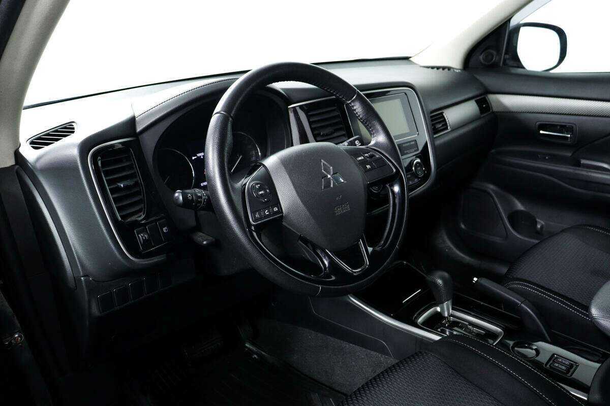 Mitsubishi Outlander 2018 года с пробегом. Фото: #12