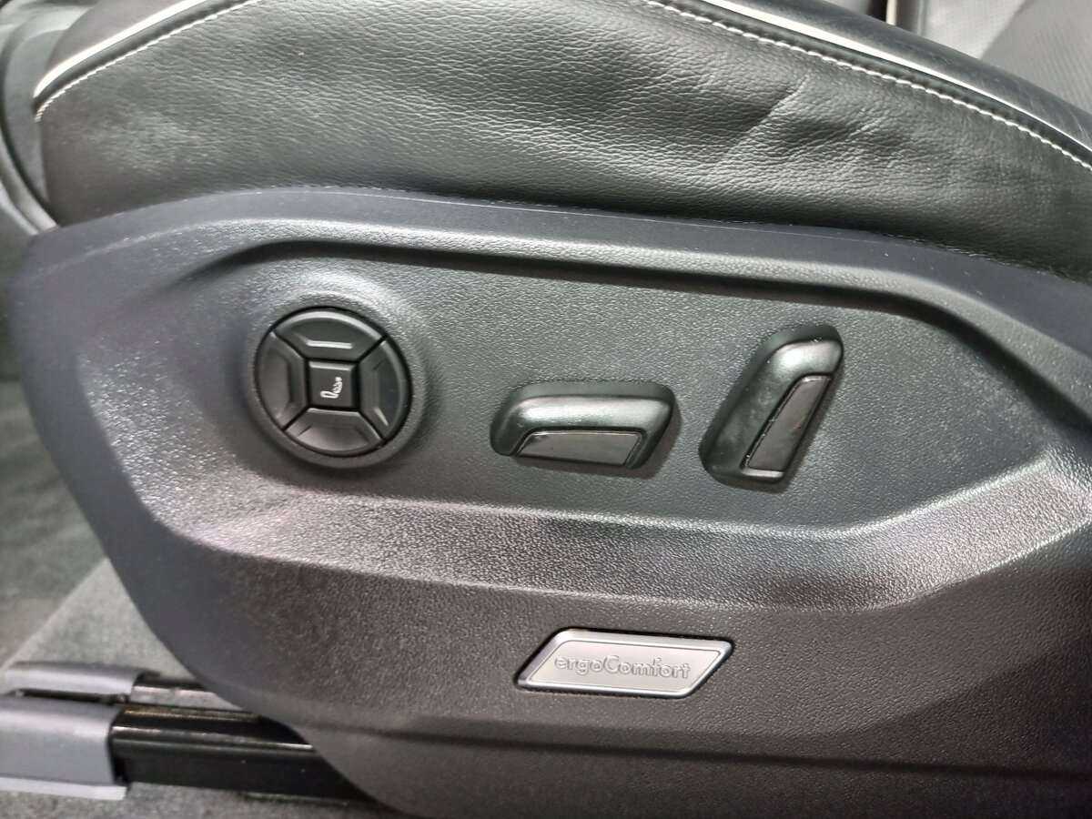 Volkswagen Touareg 2020 года с пробегом. Фото: #9