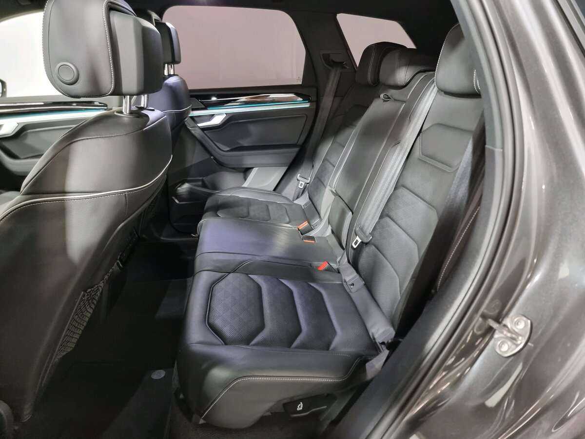Volkswagen Touareg 2020 года с пробегом. Фото: #12