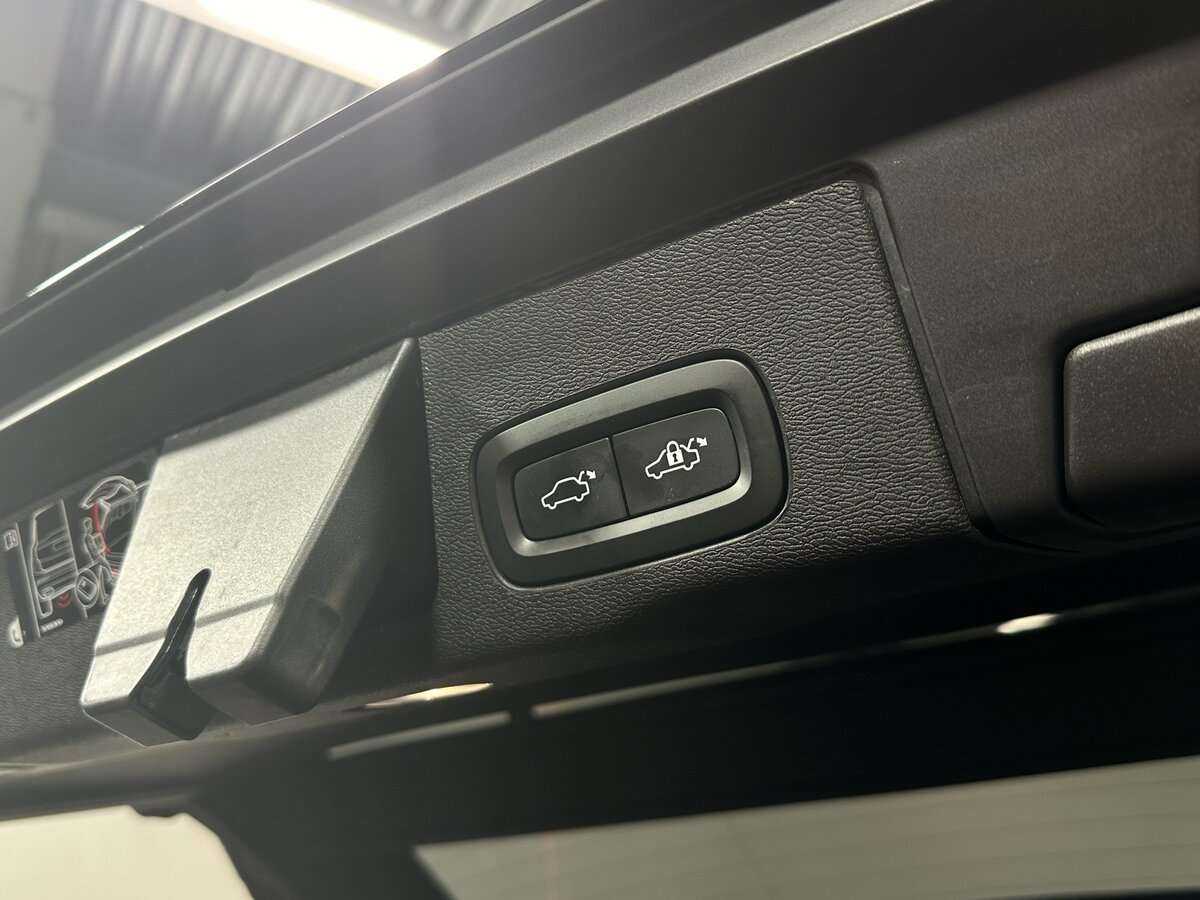 Volvo XC60 2019 года с пробегом. Фото: #4