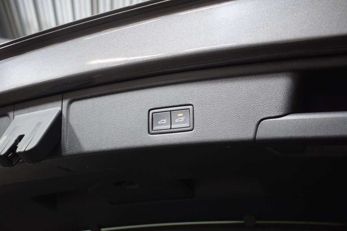 Volkswagen Touareg 2022 года с пробегом. Фото: #6