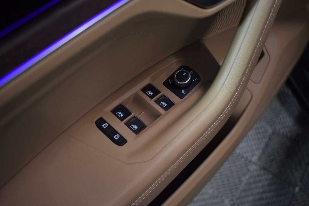 Volkswagen Touareg 2022 года с пробегом. Фото: #18