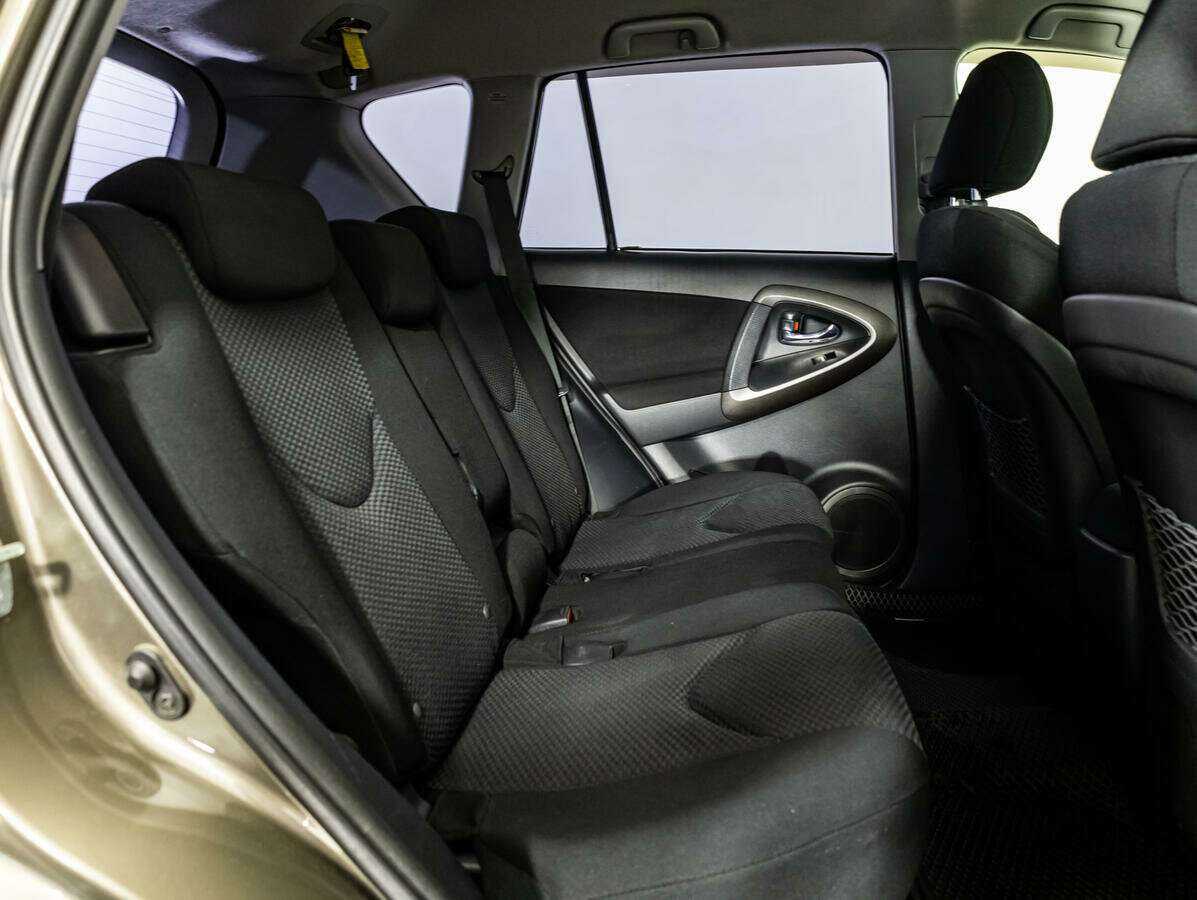 Toyota RAV4 2010 года с пробегом. Фото: #9