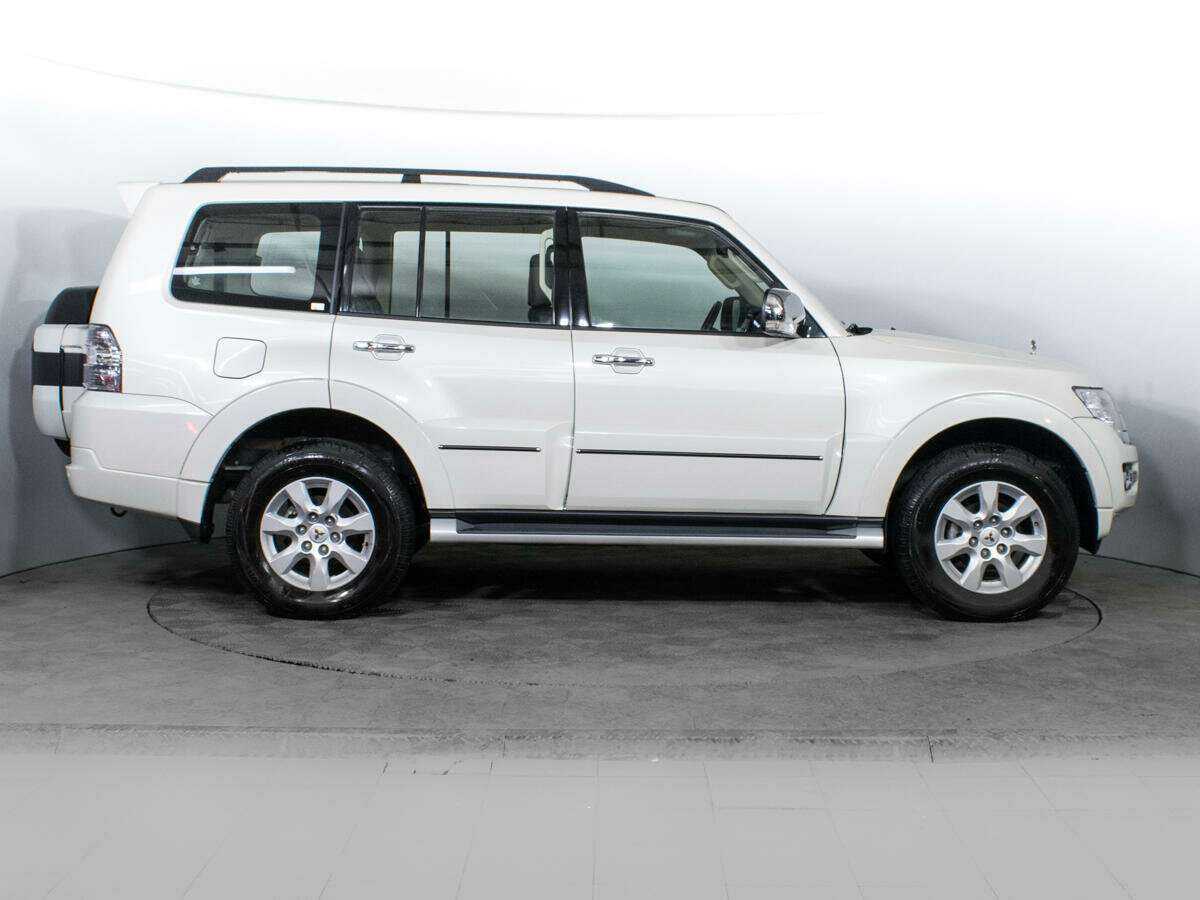 Mitsubishi Pajero 2021 года с пробегом. Фото: #3