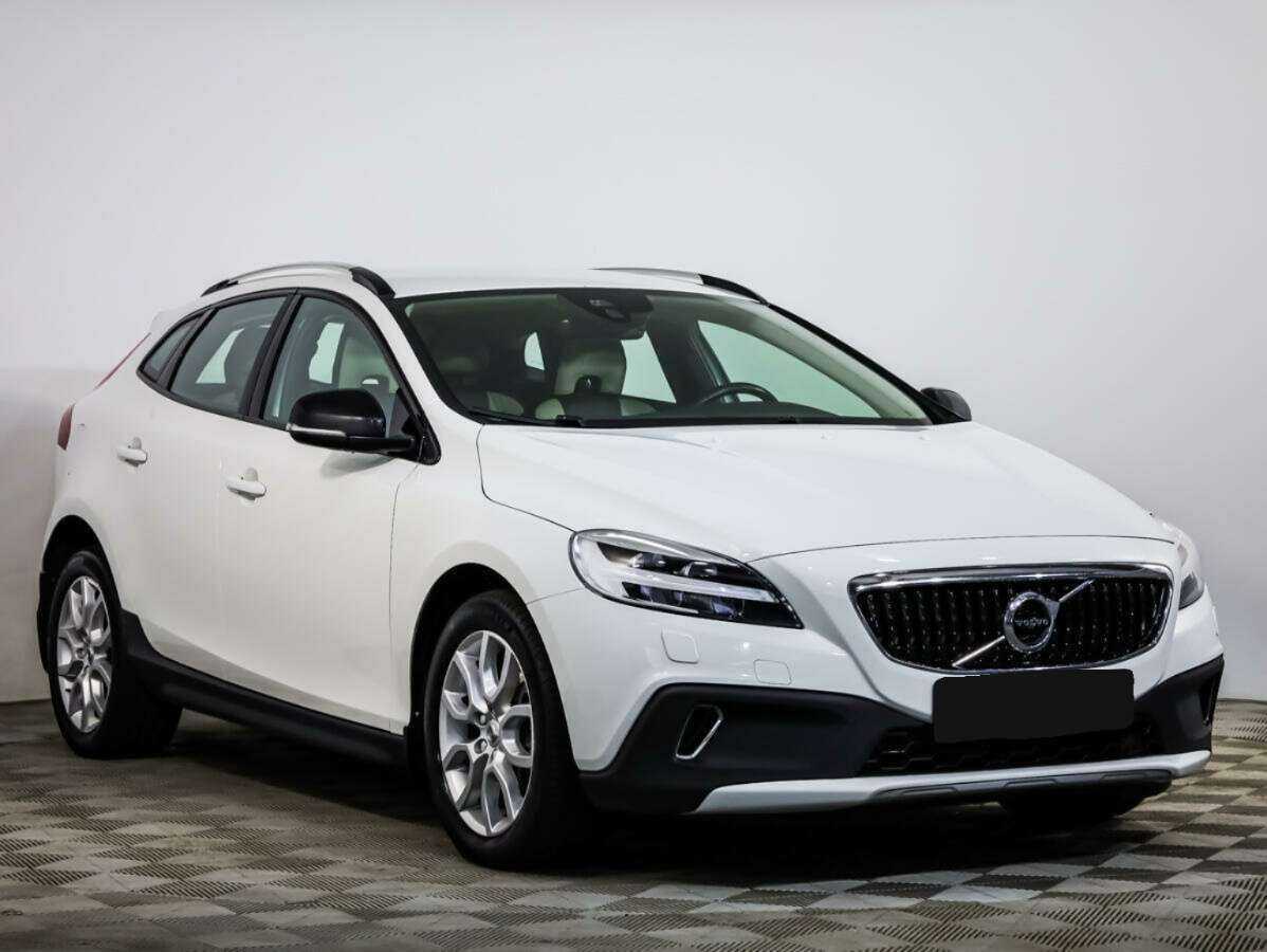 Volvo V40 Cross Country 2018 года с пробегом. Фото: #1