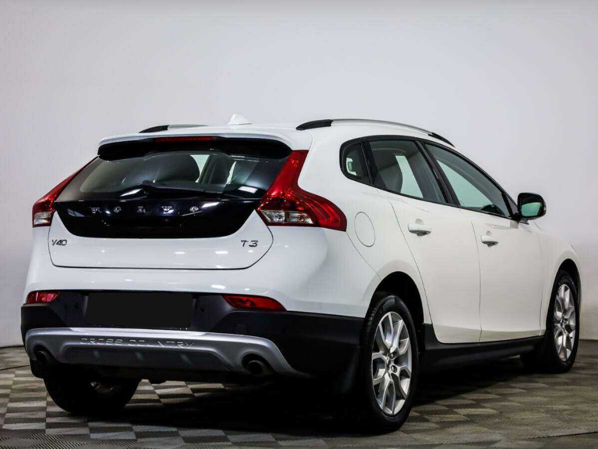 Volvo V40 Cross Country 2018 года с пробегом. Фото: #2