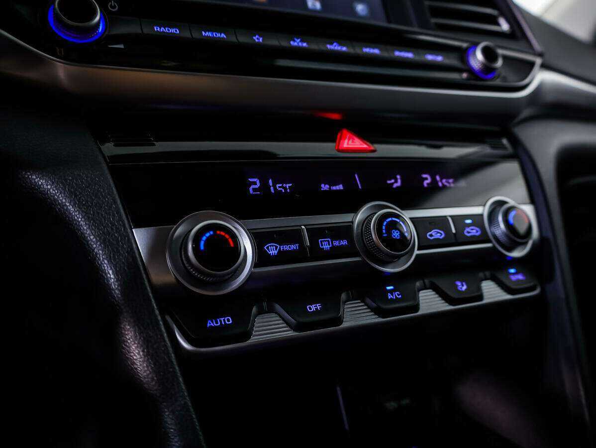 Б/У Хендай Елантра 2019 года. Фото: #12