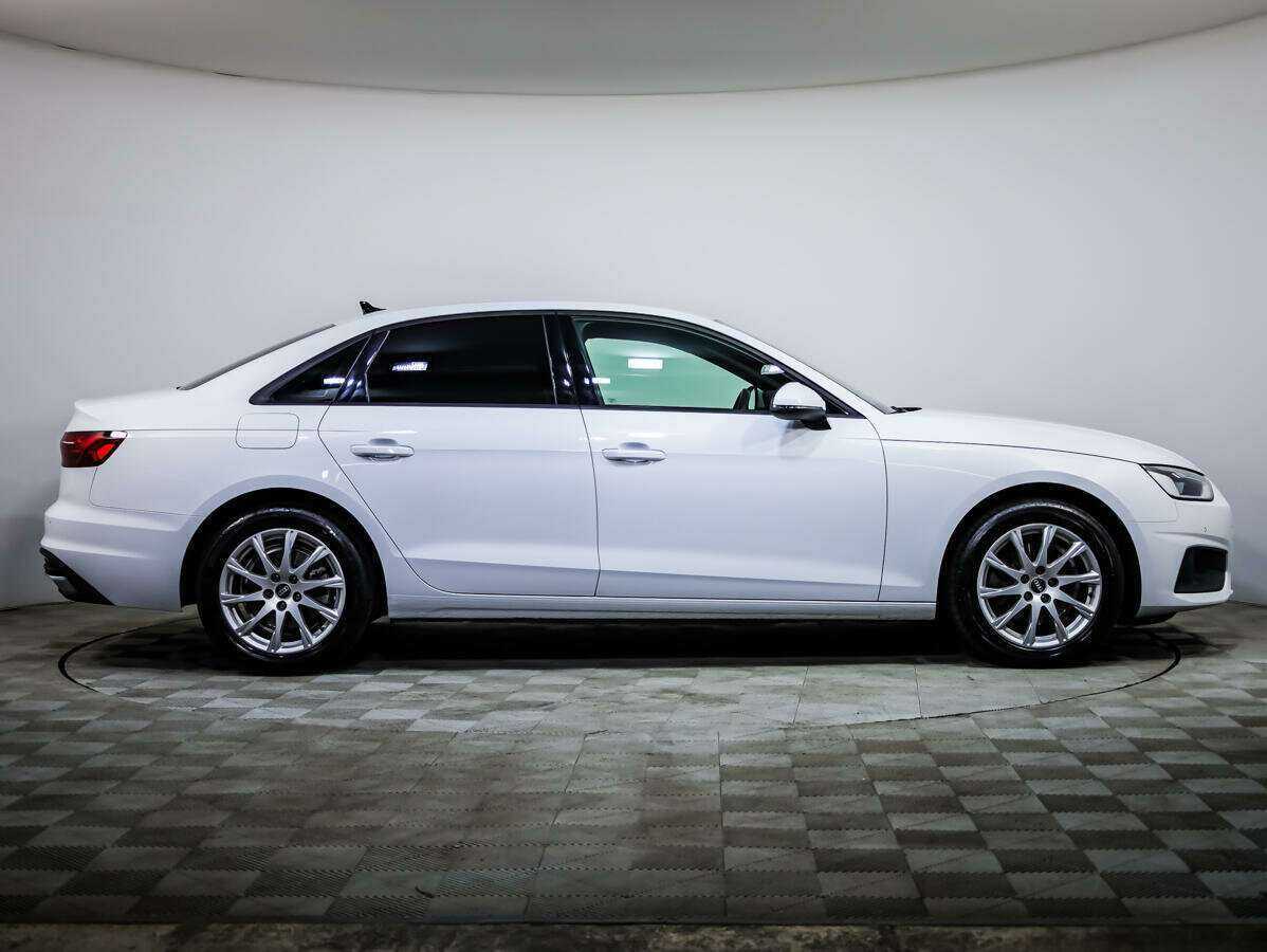 Audi A4 2021 года с пробегом. Фото: #2