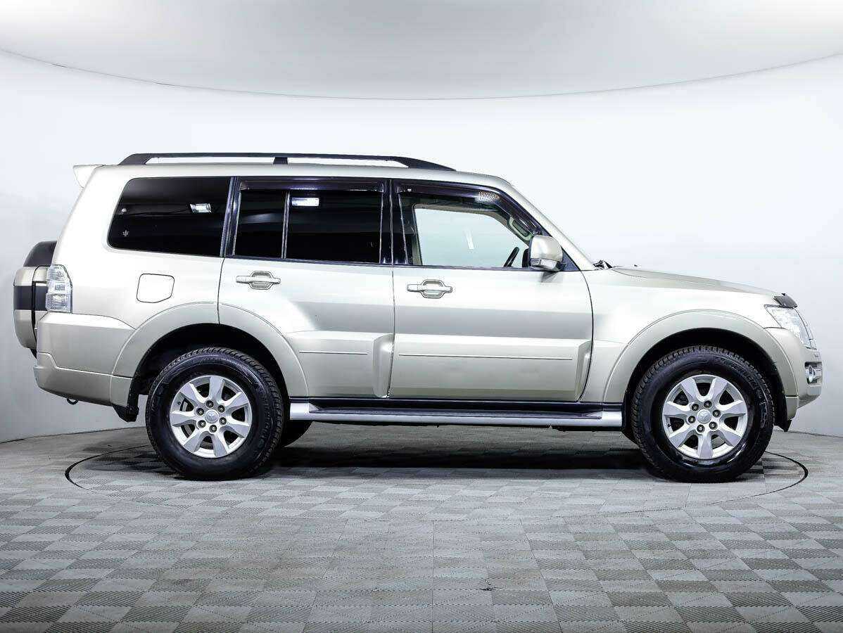 Mitsubishi Pajero 2014 года с пробегом. Фото: #2