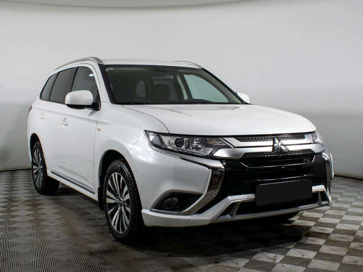 Mitsubishi Outlander 2022 года с пробегом. Фото: #2
