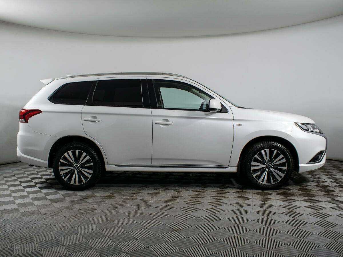 Mitsubishi Outlander 2022 года с пробегом. Фото: #3