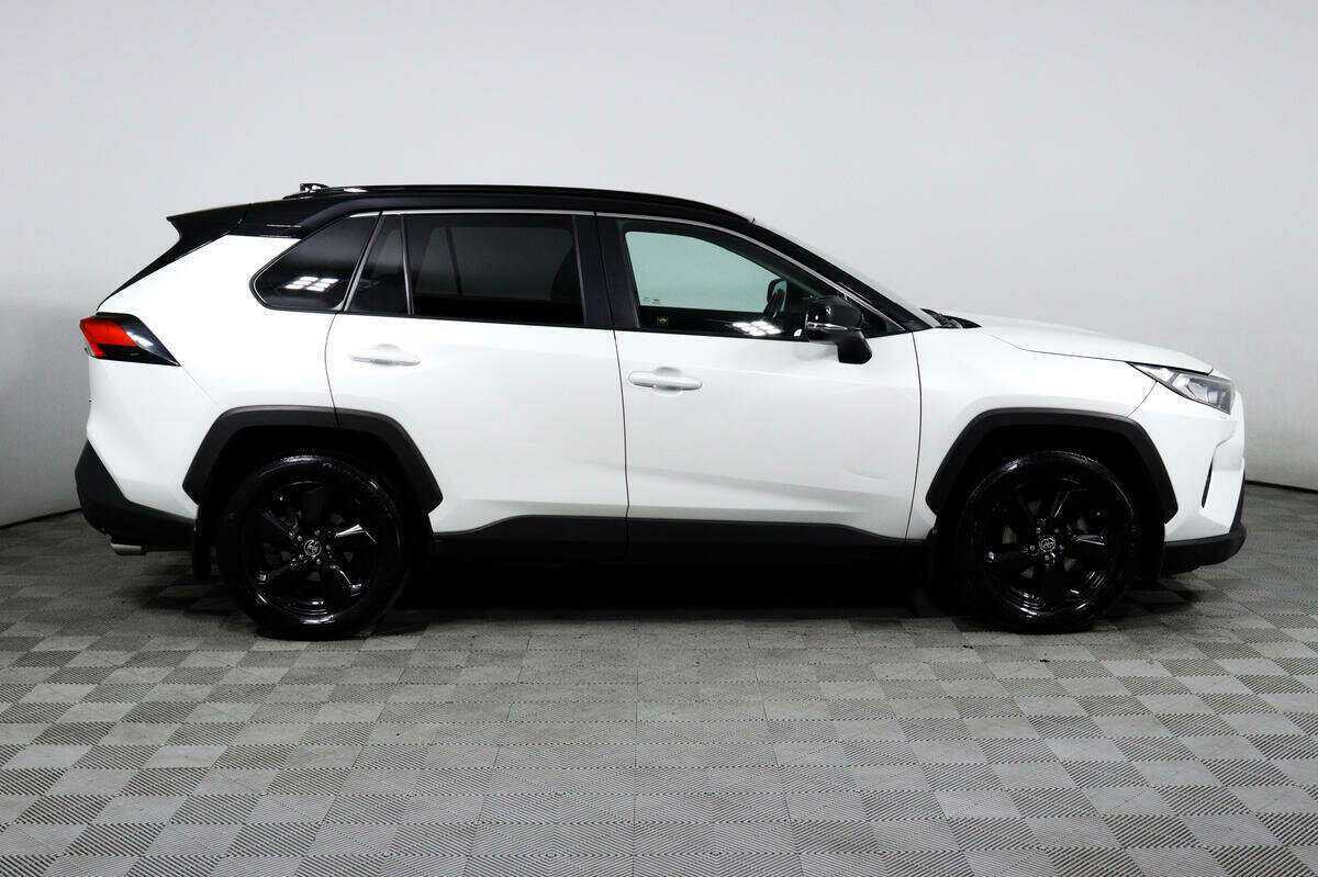 Toyota RAV4 2020 года с пробегом. Фото: #3