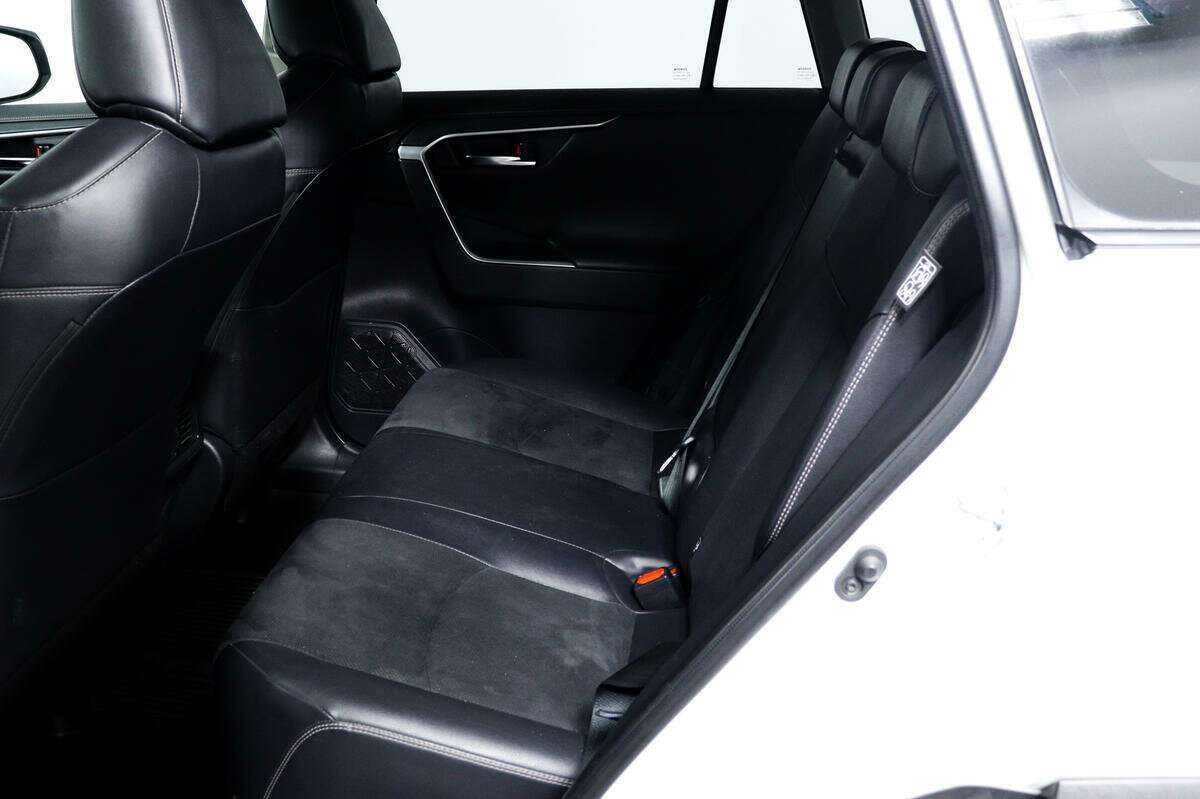 Toyota RAV4 2020 года с пробегом. Фото: #11