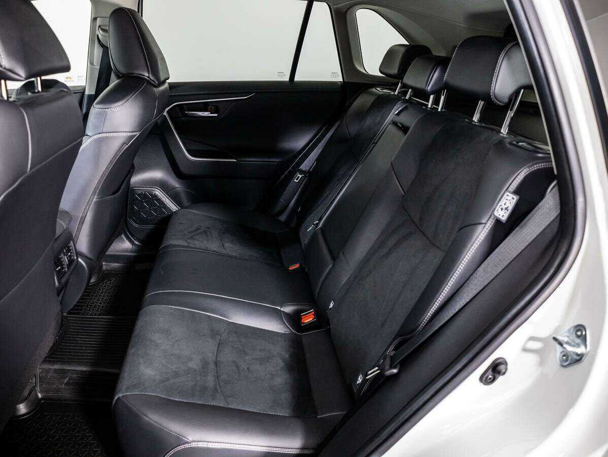 Toyota RAV4 2020 года с пробегом. Фото: #7