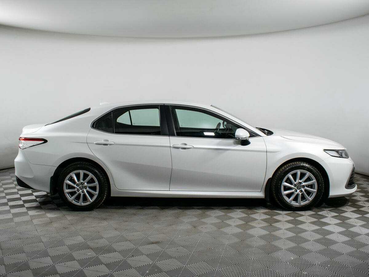 Toyota Camry 2021 года с пробегом. Фото: #2