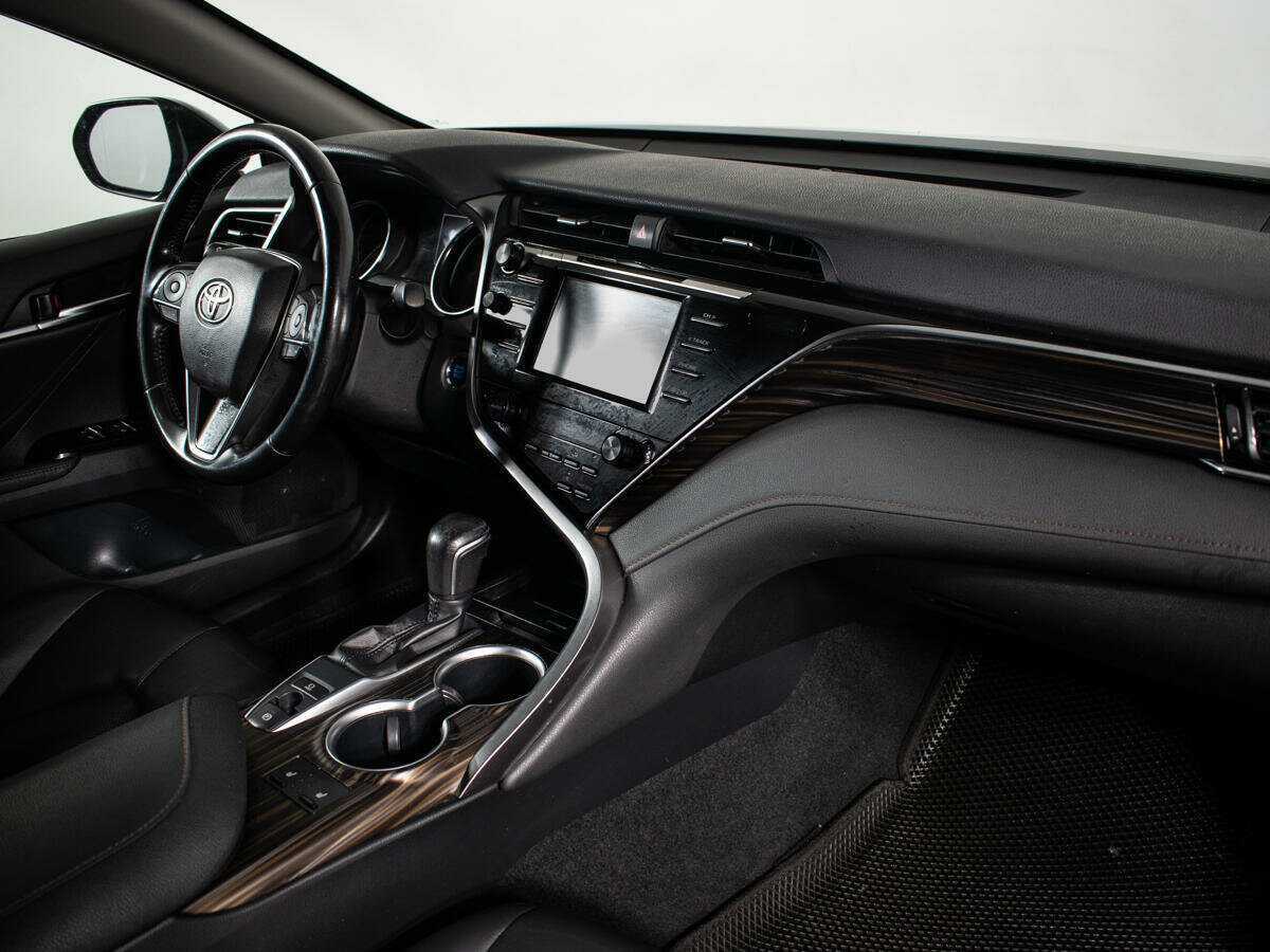 Toyota Camry 2018 года с пробегом. Фото: #8