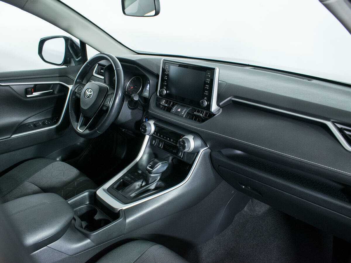 Toyota RAV4 2020 года с пробегом. Фото: #4