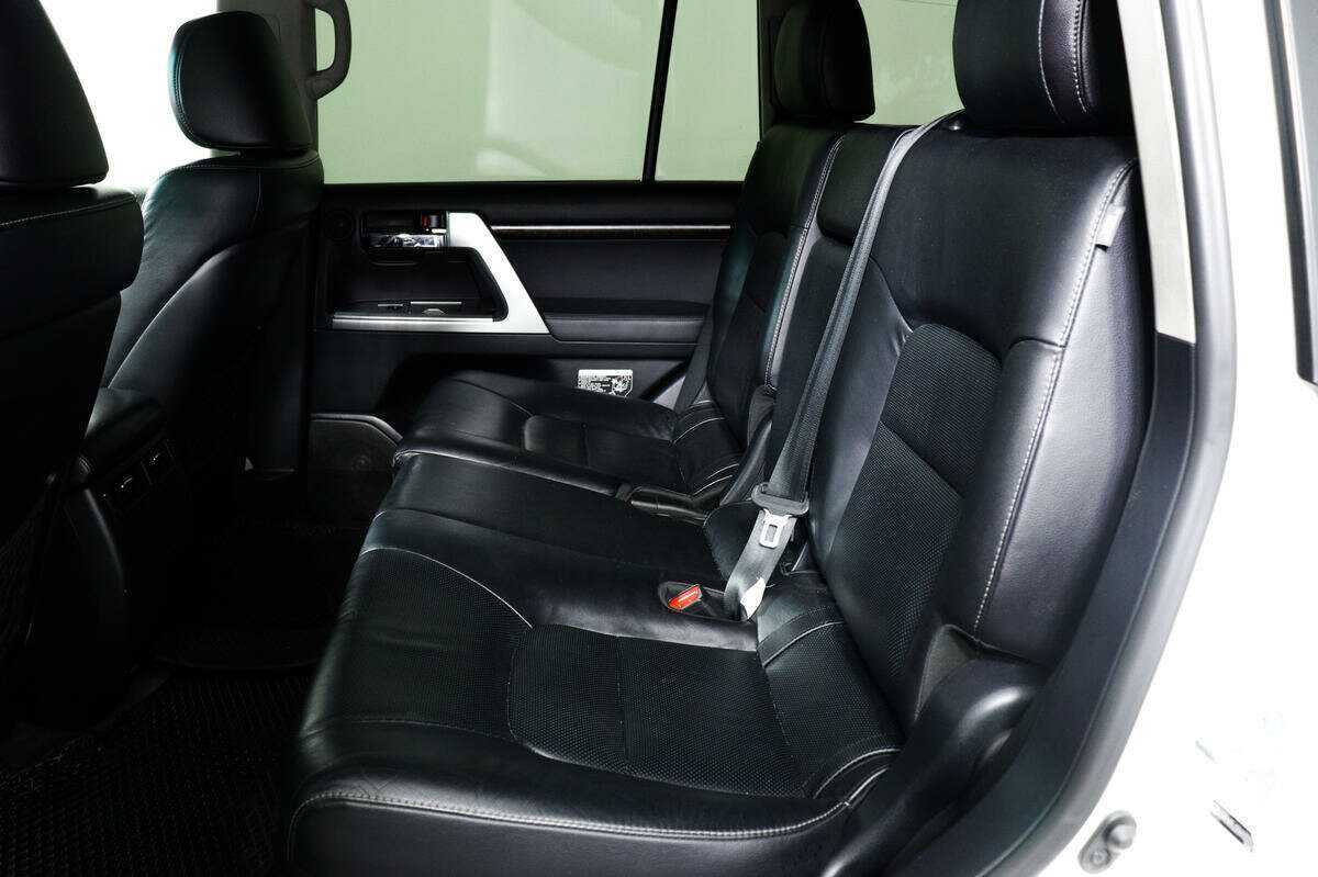 Toyota Land Cruiser 2013 года с пробегом. Фото: #9