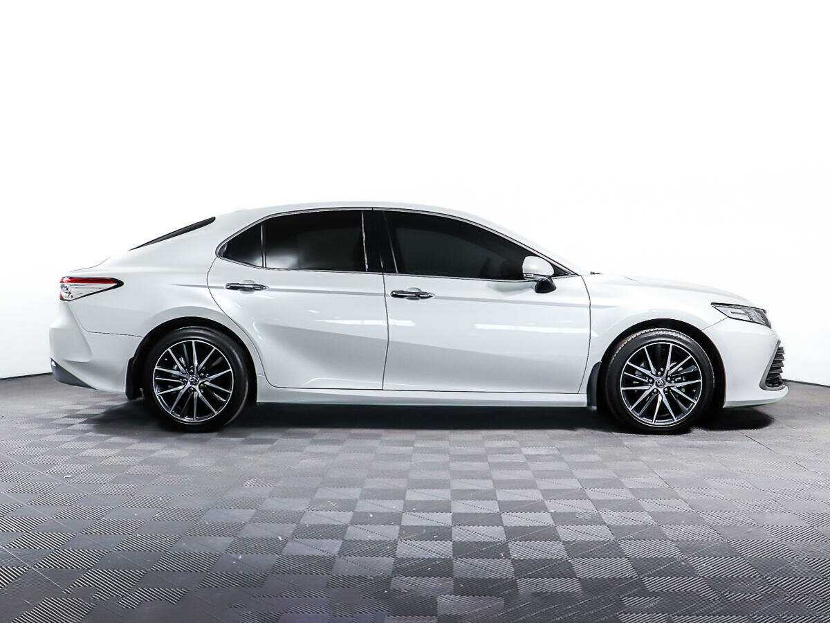 Toyota Camry 2022 года с пробегом. Фото: #3