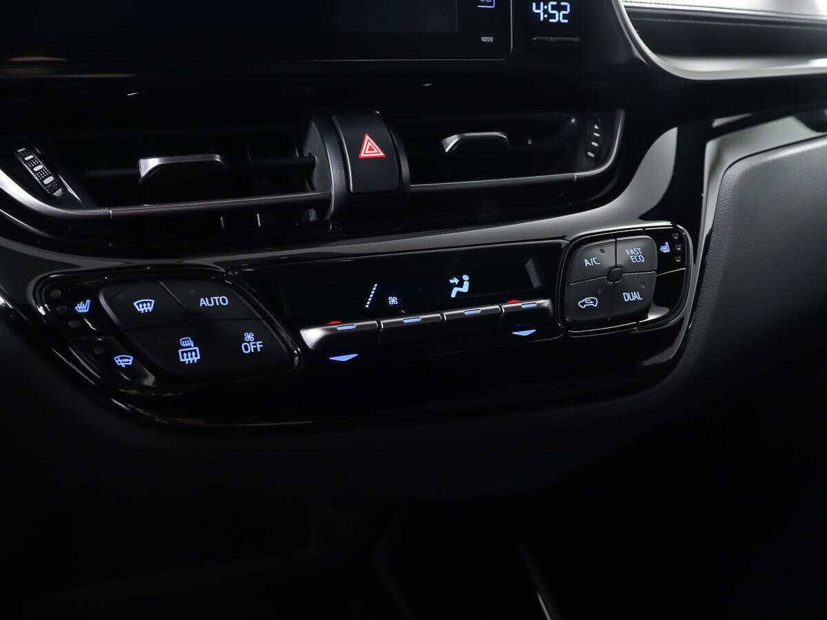 Toyota C-HR 2019 года с пробегом. Фото: #12