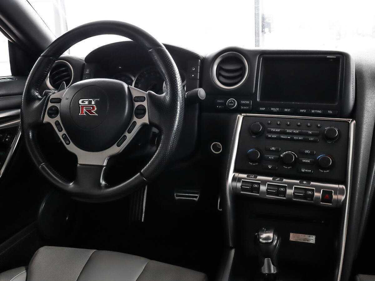 Nissan GT-R 2010 года с пробегом. Фото: #11