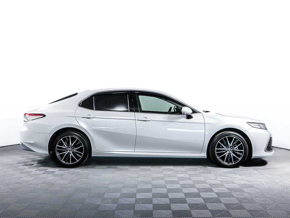 Toyota Camry 2021 года с пробегом. Фото: #3