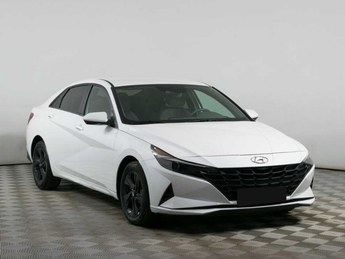 Hyundai Elantra 2021 года с пробегом. Фото: #2