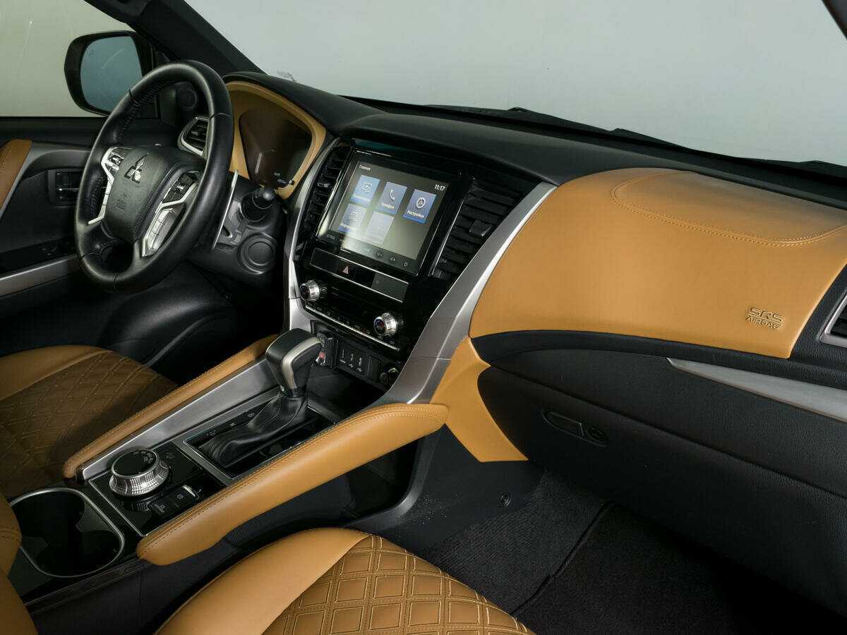 Mitsubishi Montero Sport 2022 года с пробегом. Фото: #7