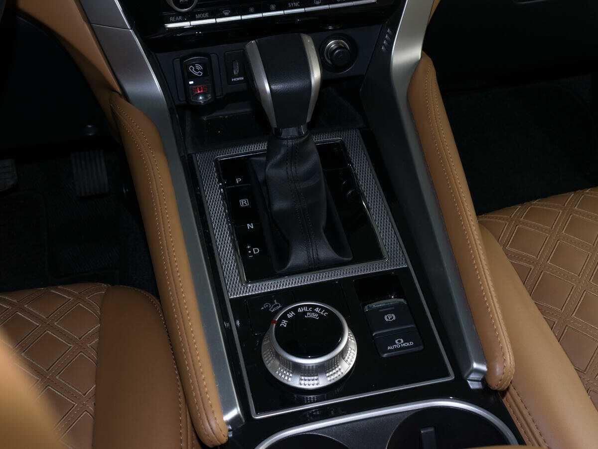 Mitsubishi Montero Sport 2022 года с пробегом. Фото: #10