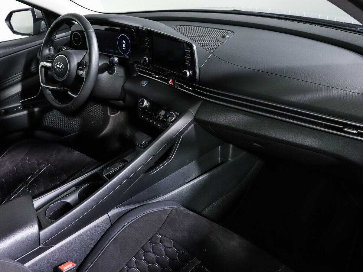 Hyundai Elantra 2022 года с пробегом. Фото: #9