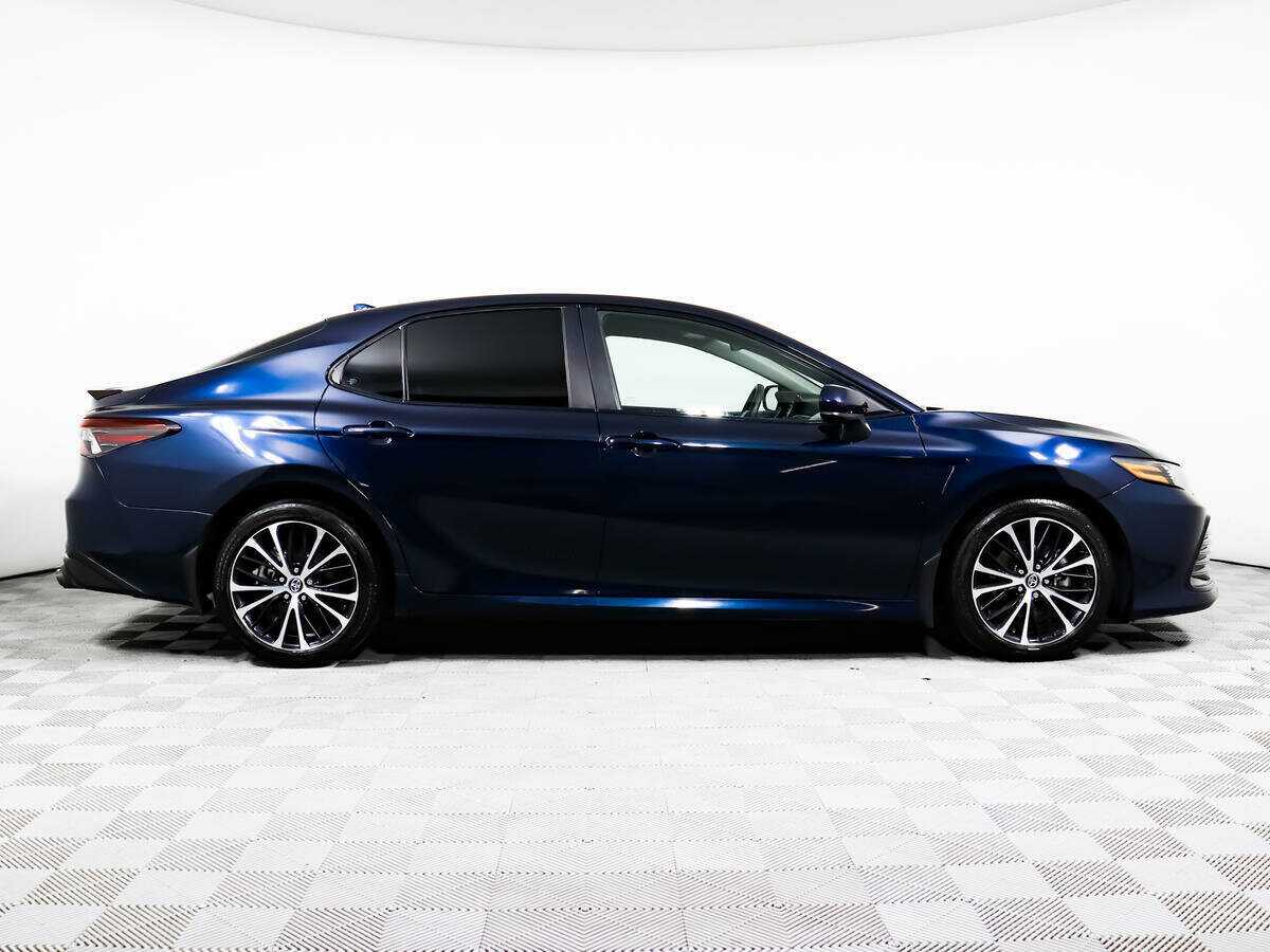 Toyota Camry 2021 года с пробегом. Фото: #3