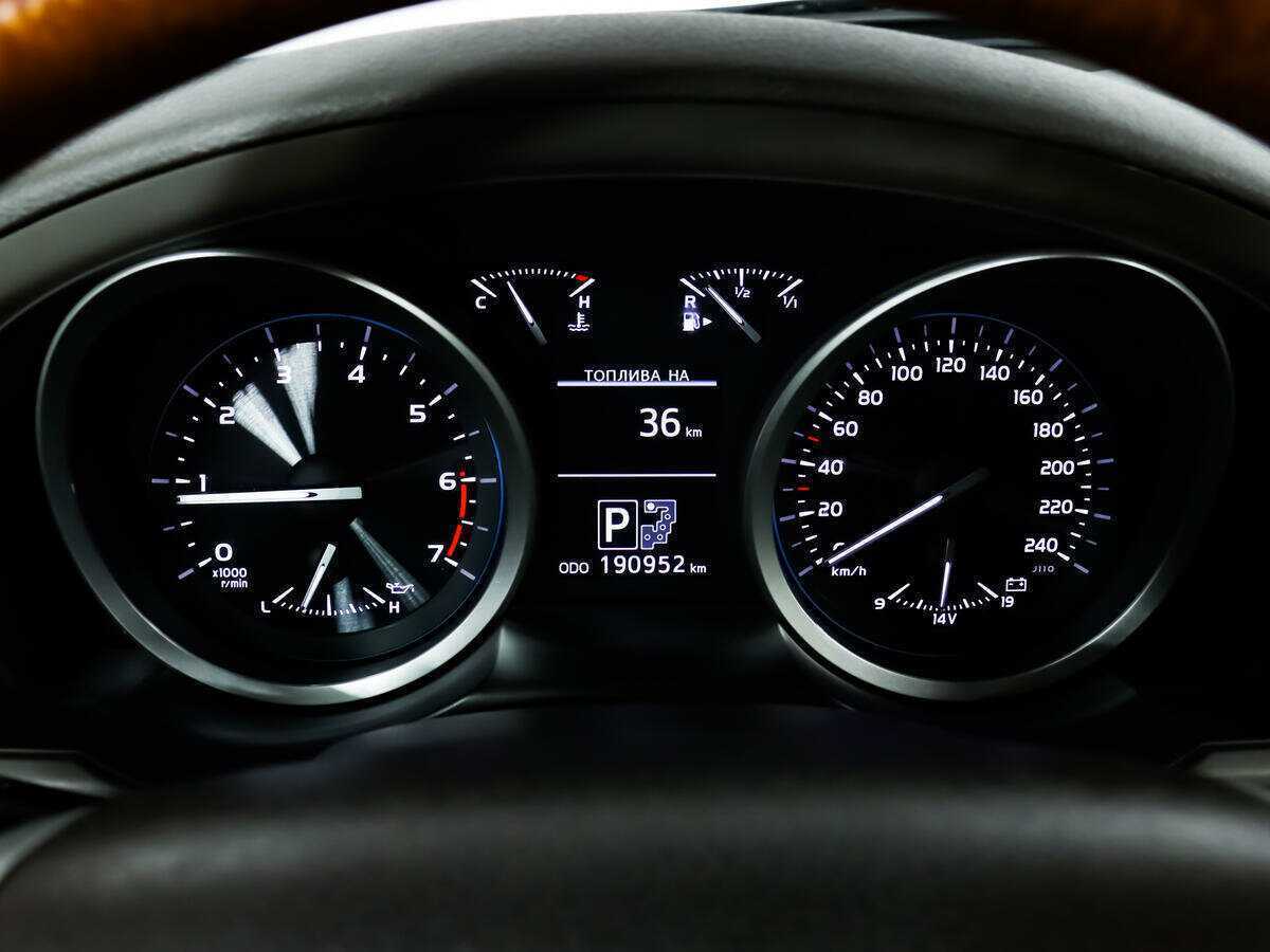 Toyota Land Cruiser 2012 года с пробегом. Фото: #9