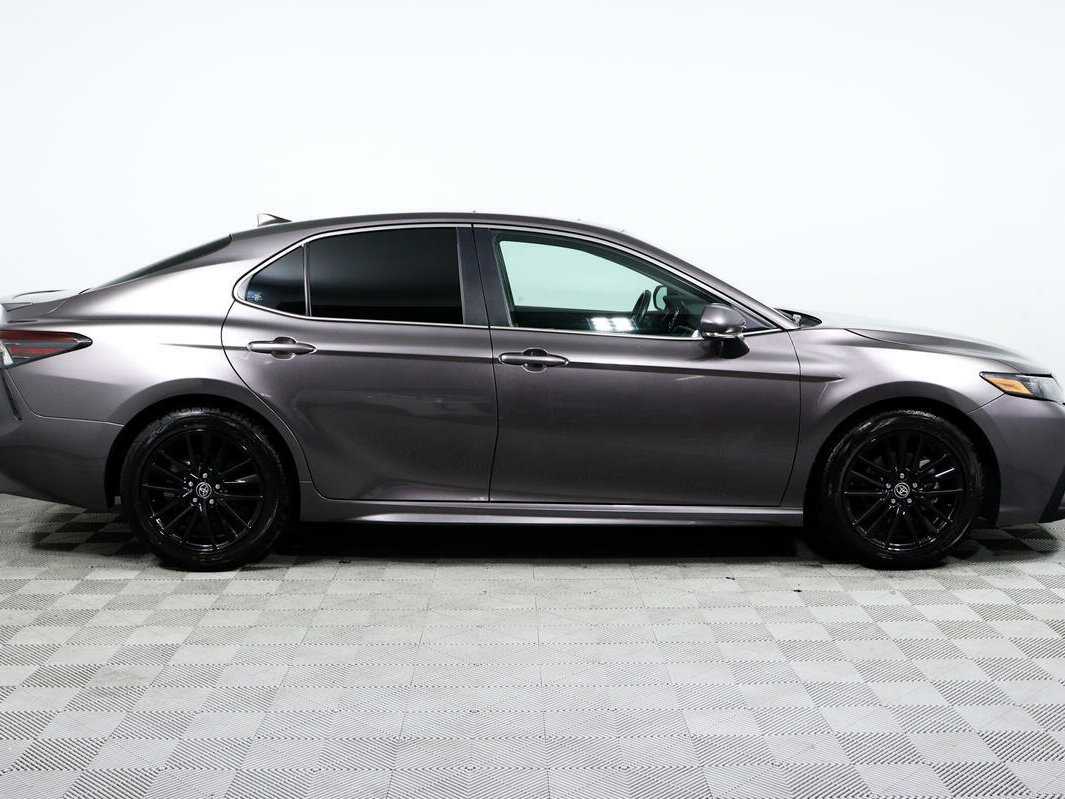 Toyota Camry 2021 года с пробегом. Фото: #3