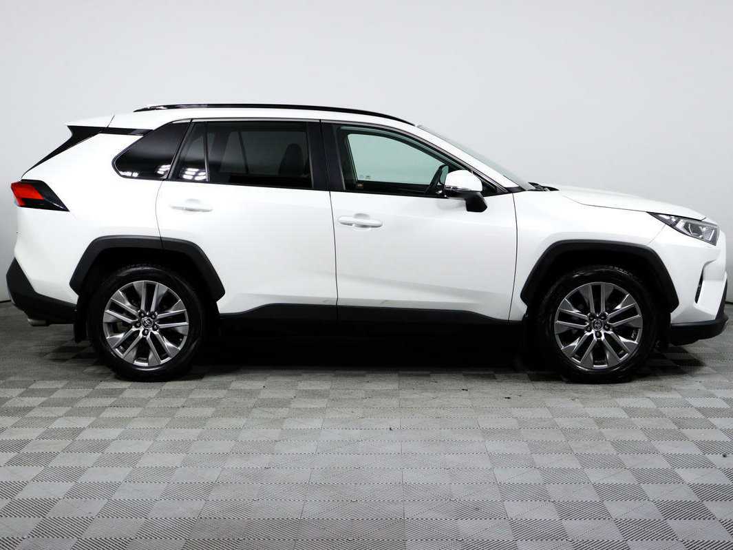 Toyota RAV4 2021 года с пробегом. Фото: #3