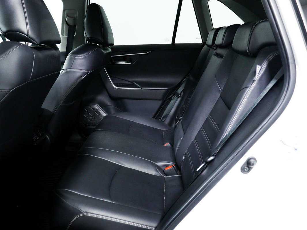 Toyota RAV4 2021 года с пробегом. Фото: #11