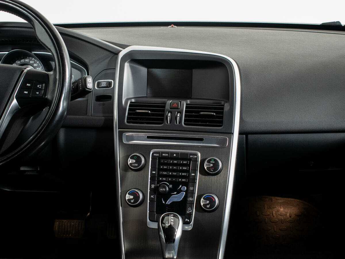 Б/У Вольво ИксЦ60 2014 года. Фото: #8