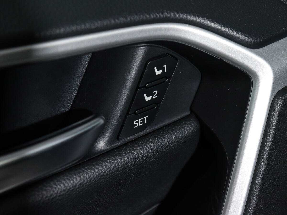 Toyota RAV4 2020 года с пробегом. Фото: #19