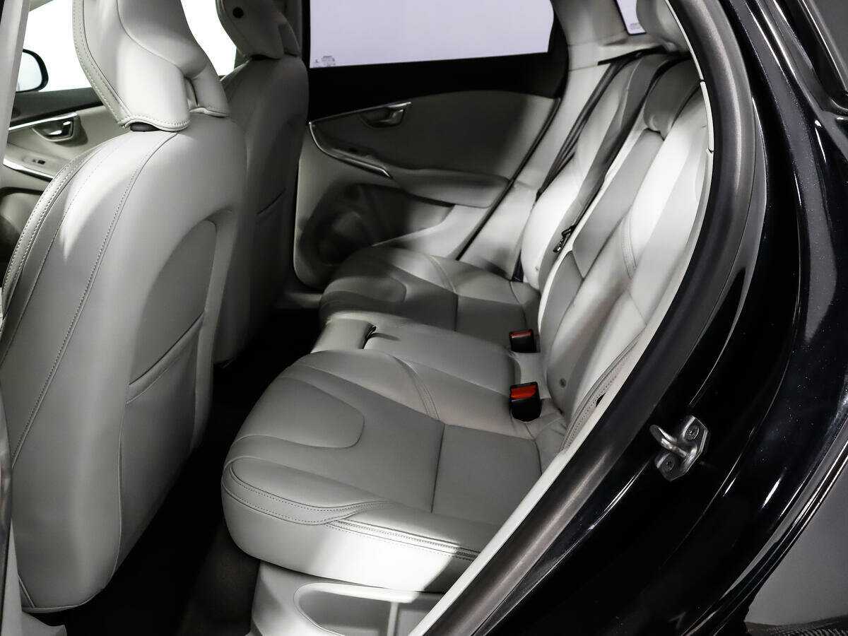 Volvo V40 Cross Country 2013 года с пробегом. Фото: #9