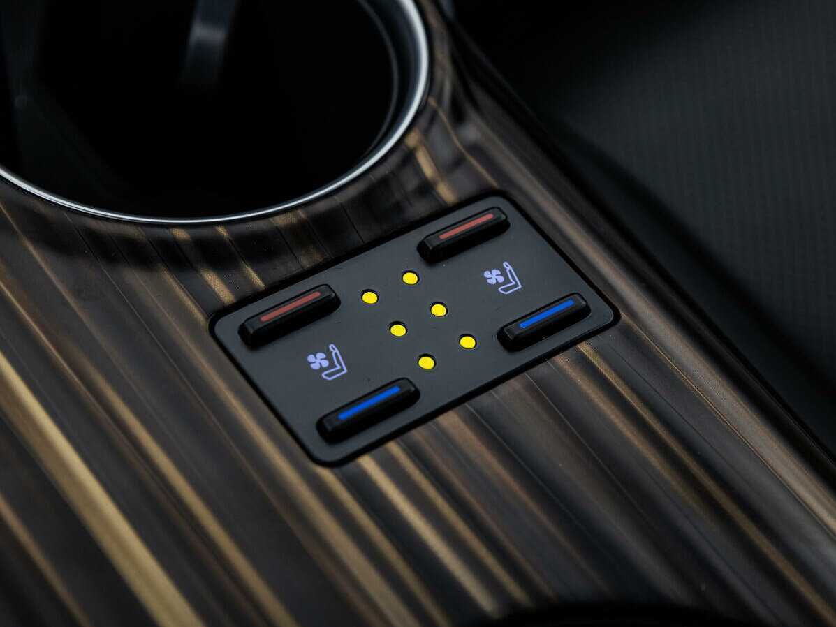 Toyota Camry 2018 года с пробегом. Фото: #25