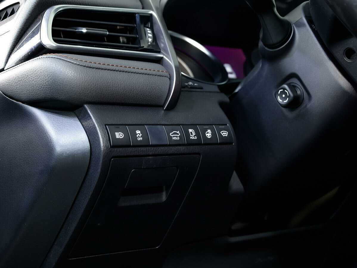 Toyota Camry 2019 года с пробегом. Фото: #23