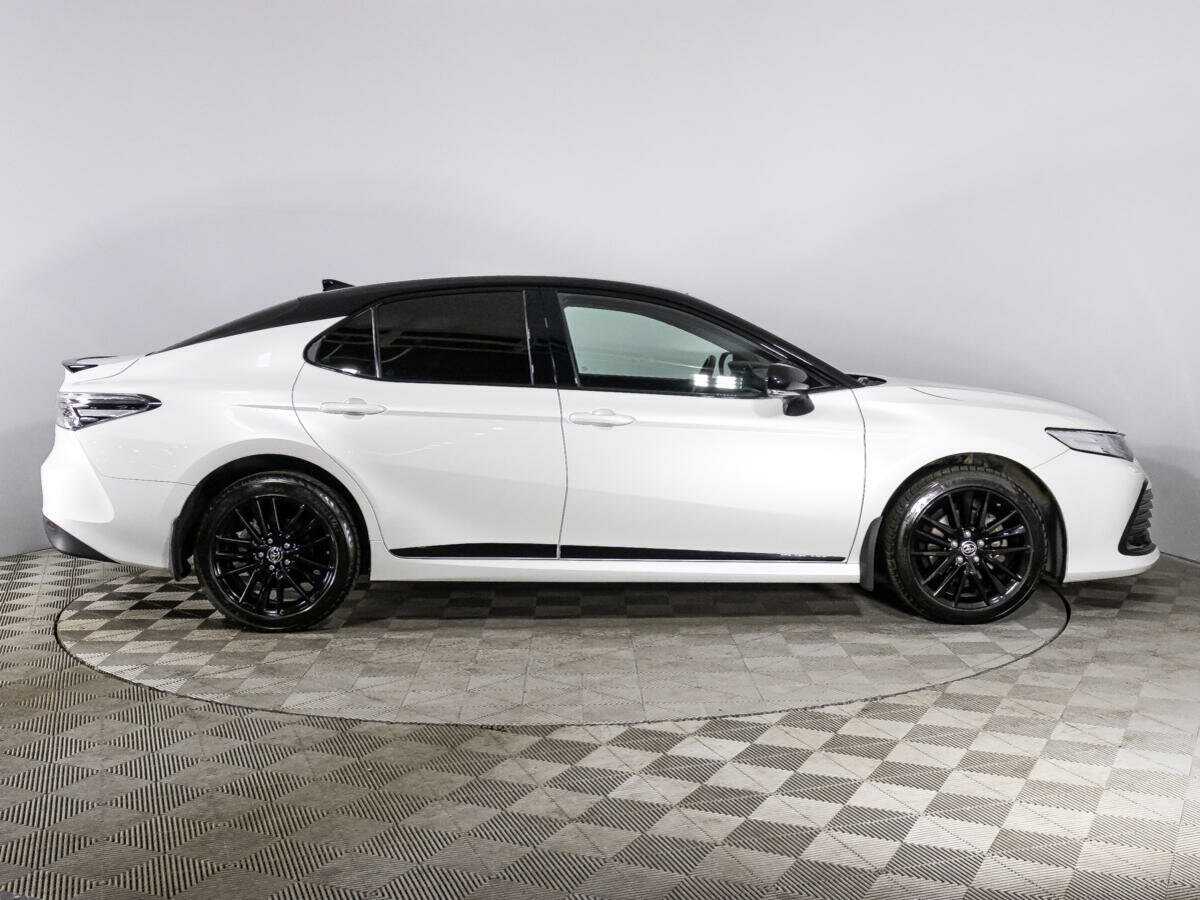 Toyota Camry 2022 года с пробегом. Фото: #3