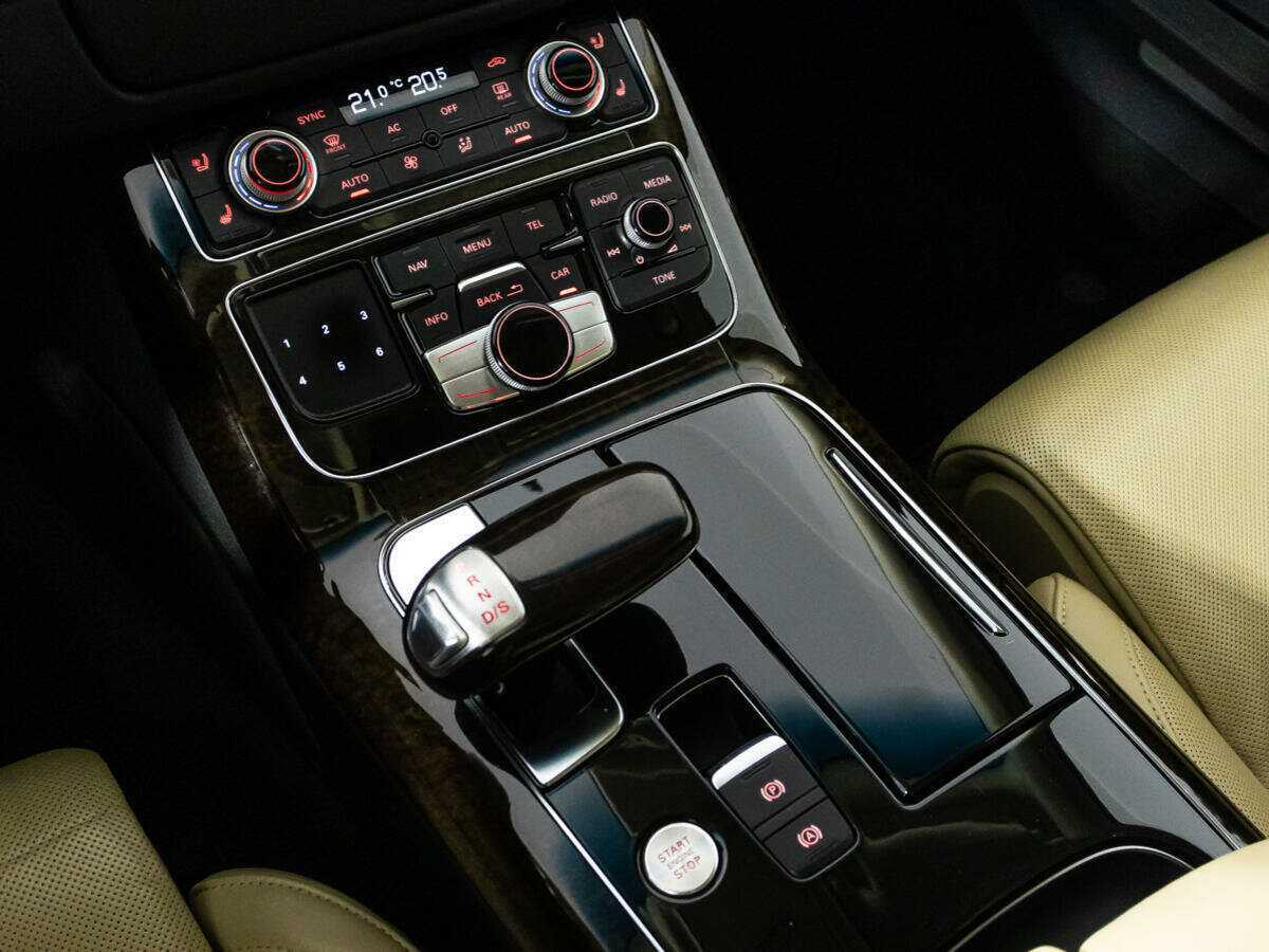 Audi A8 2010 года с пробегом. Фото: #17