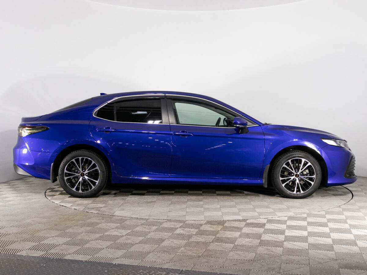 Toyota Camry 2021 года с пробегом. Фото: #3