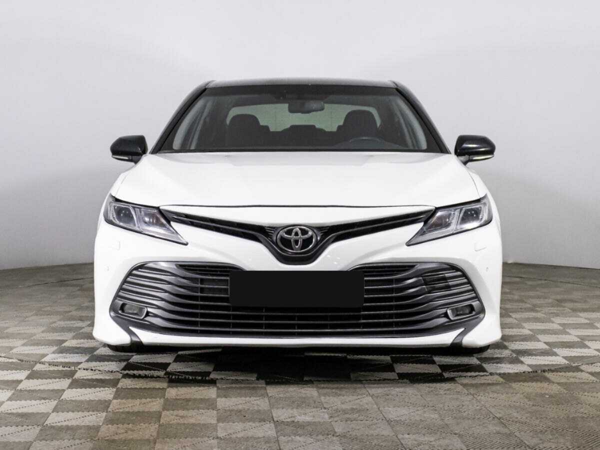 Toyota Camry 2019 года с пробегом. Фото: #1